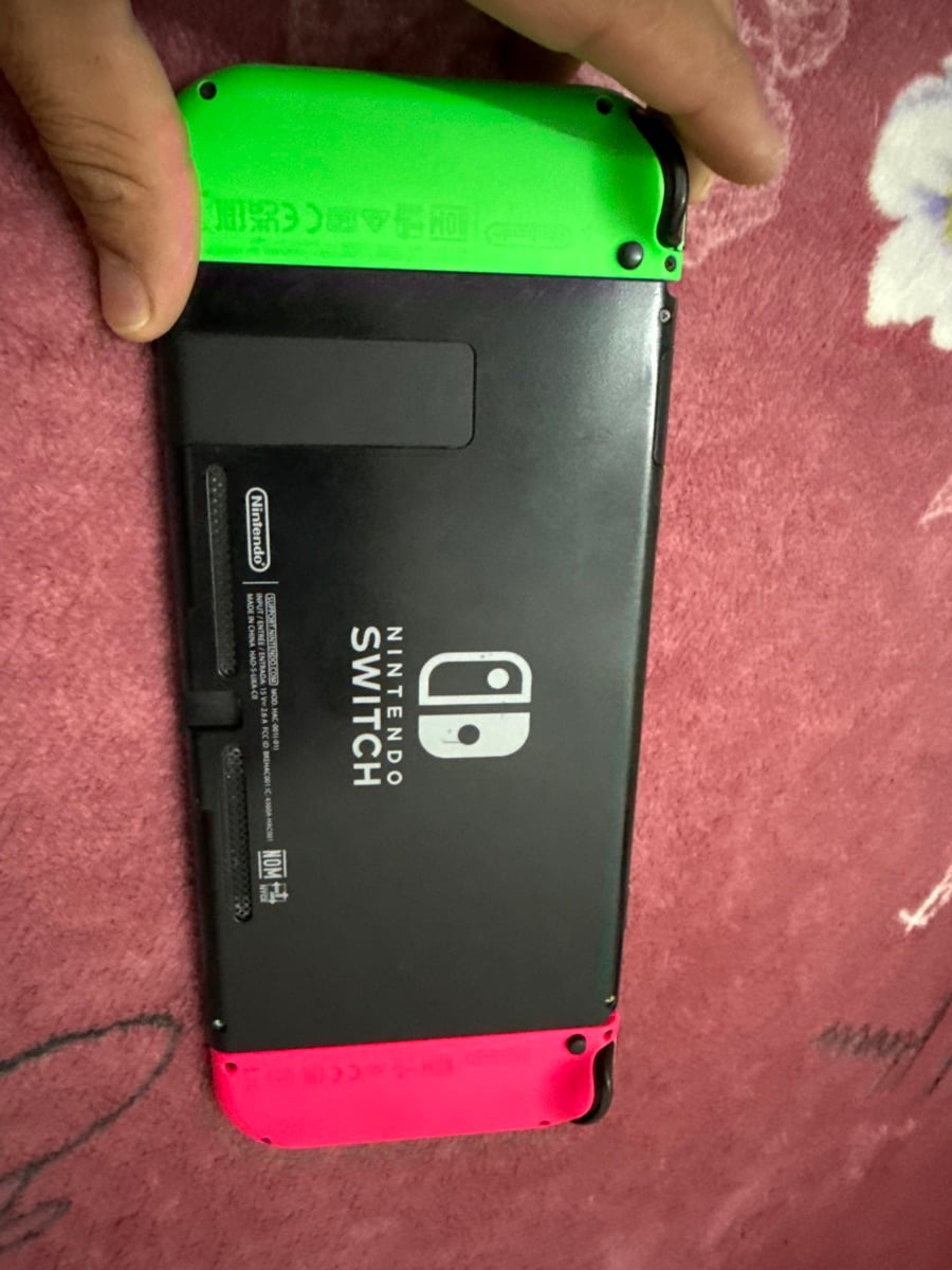 Nintendo Switch wit game - Image 2