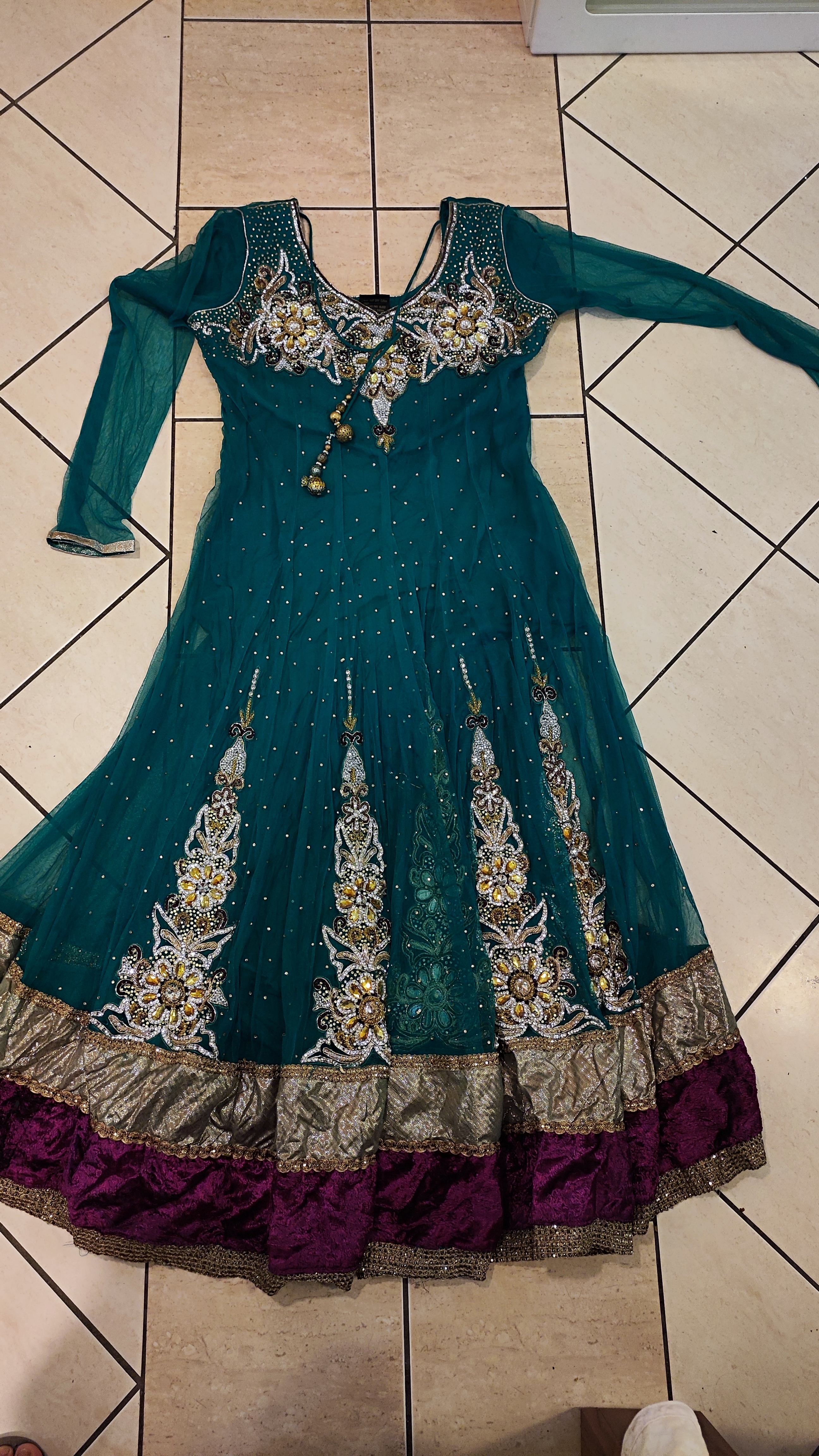 Dresses and Abaya  - Image 21