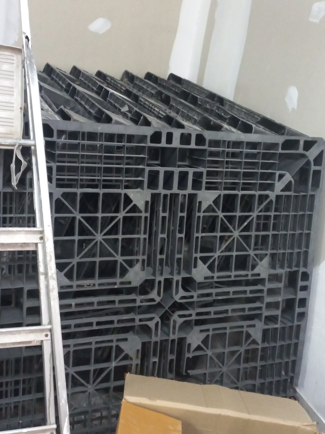 Plastic Pallets  - Image 2