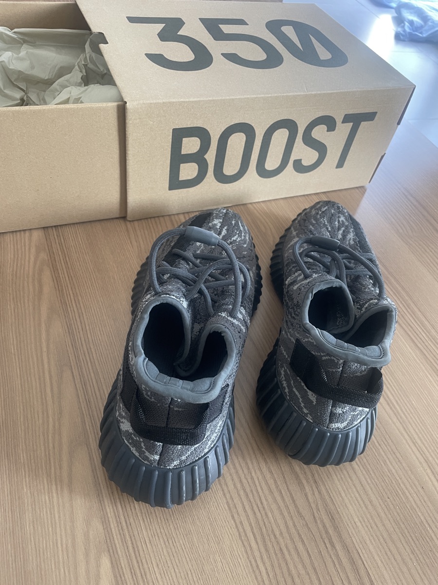 Adidas shoes UK9 US9.5 350 boost limited edition - Image 3