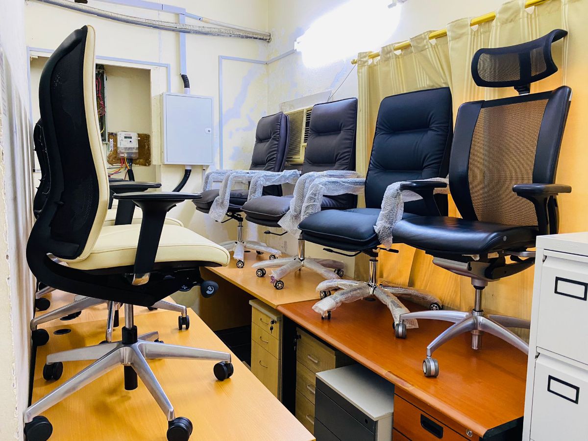 Used office furniture buy and sell 55157083 - Image 9