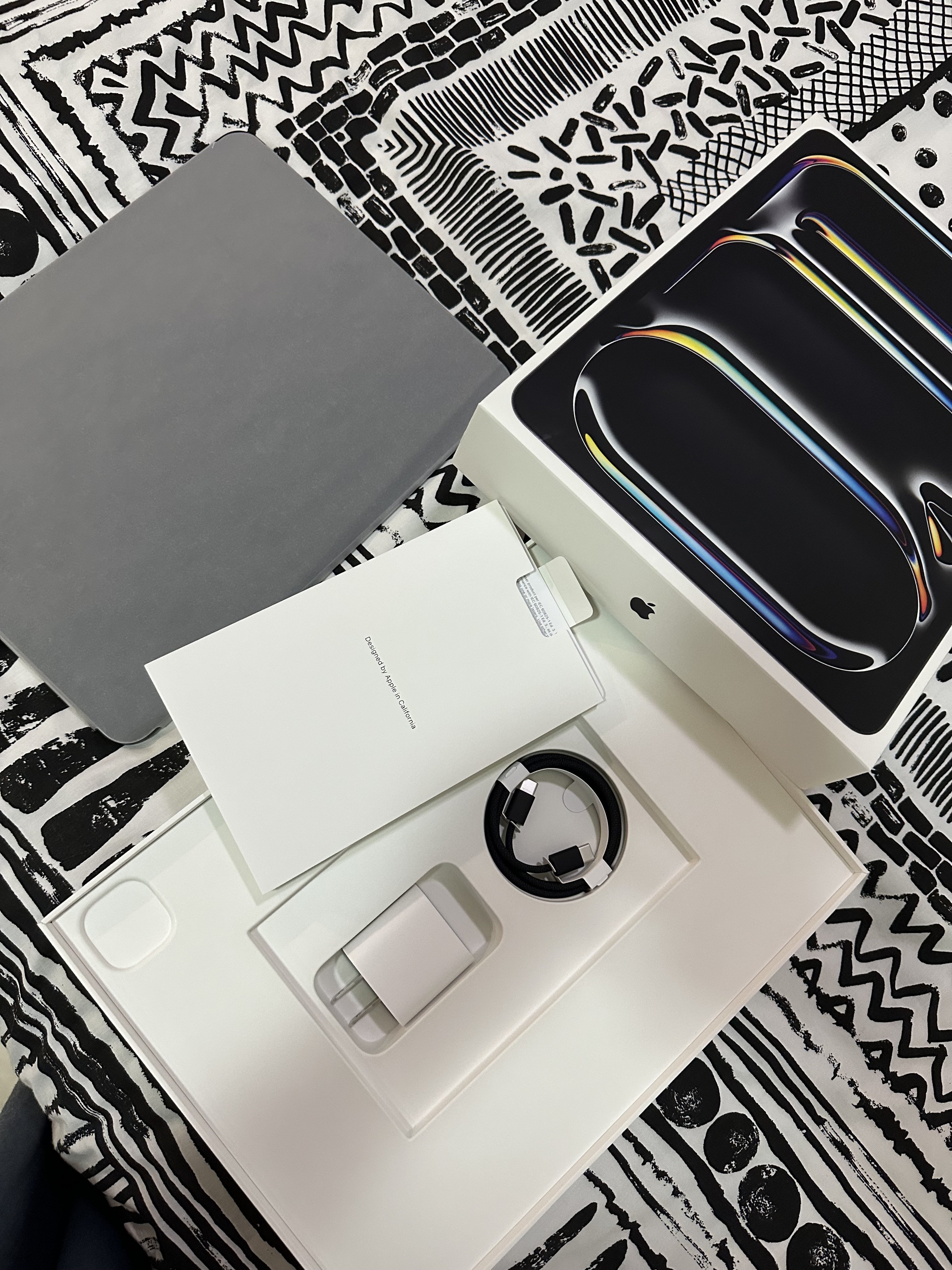 Apple Ipad pro 13 inch M4 - Image 2