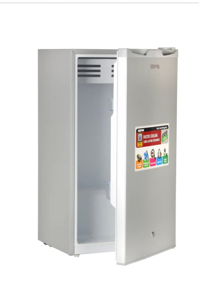 Geepas single door small refrigerator - Image 1