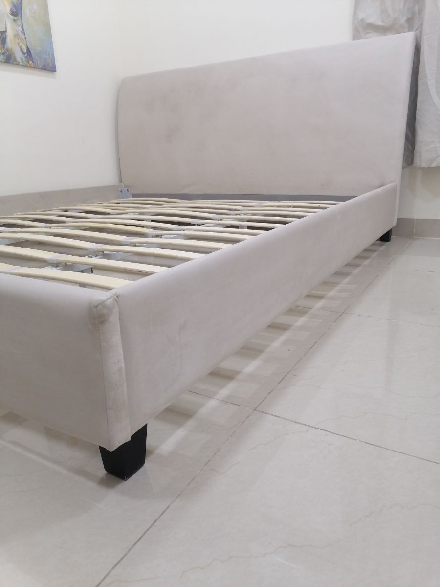 For sale "The one" brand bed - Image 3