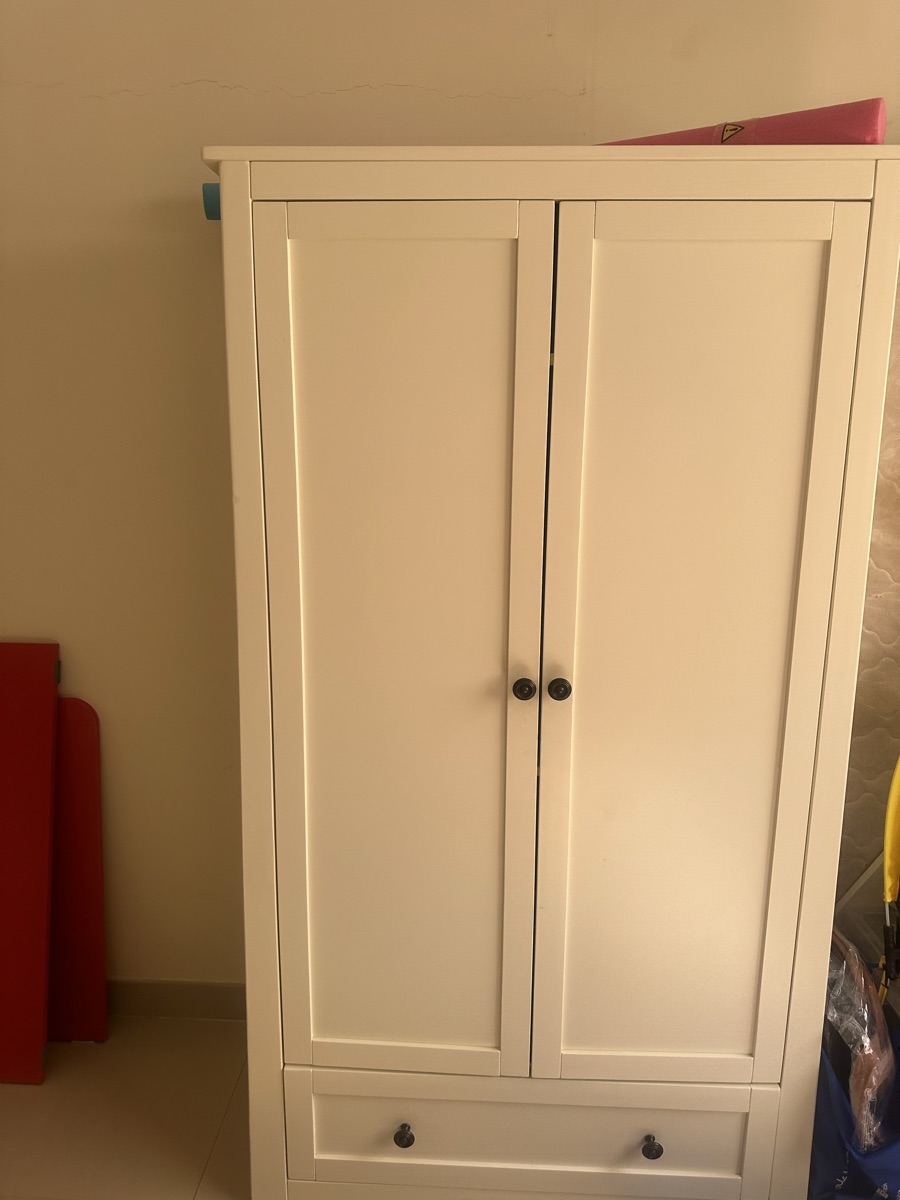 Beds and safes - Image 1