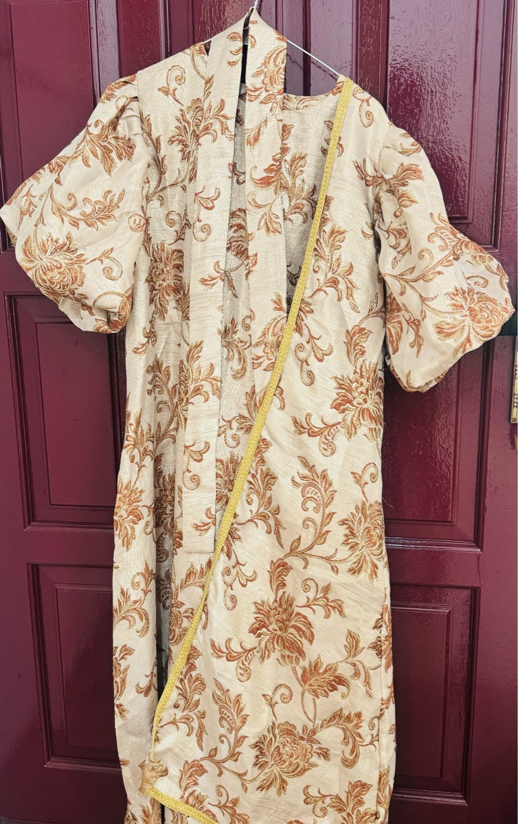 Beautiful Arabic gown from popular boutique - Image 2
