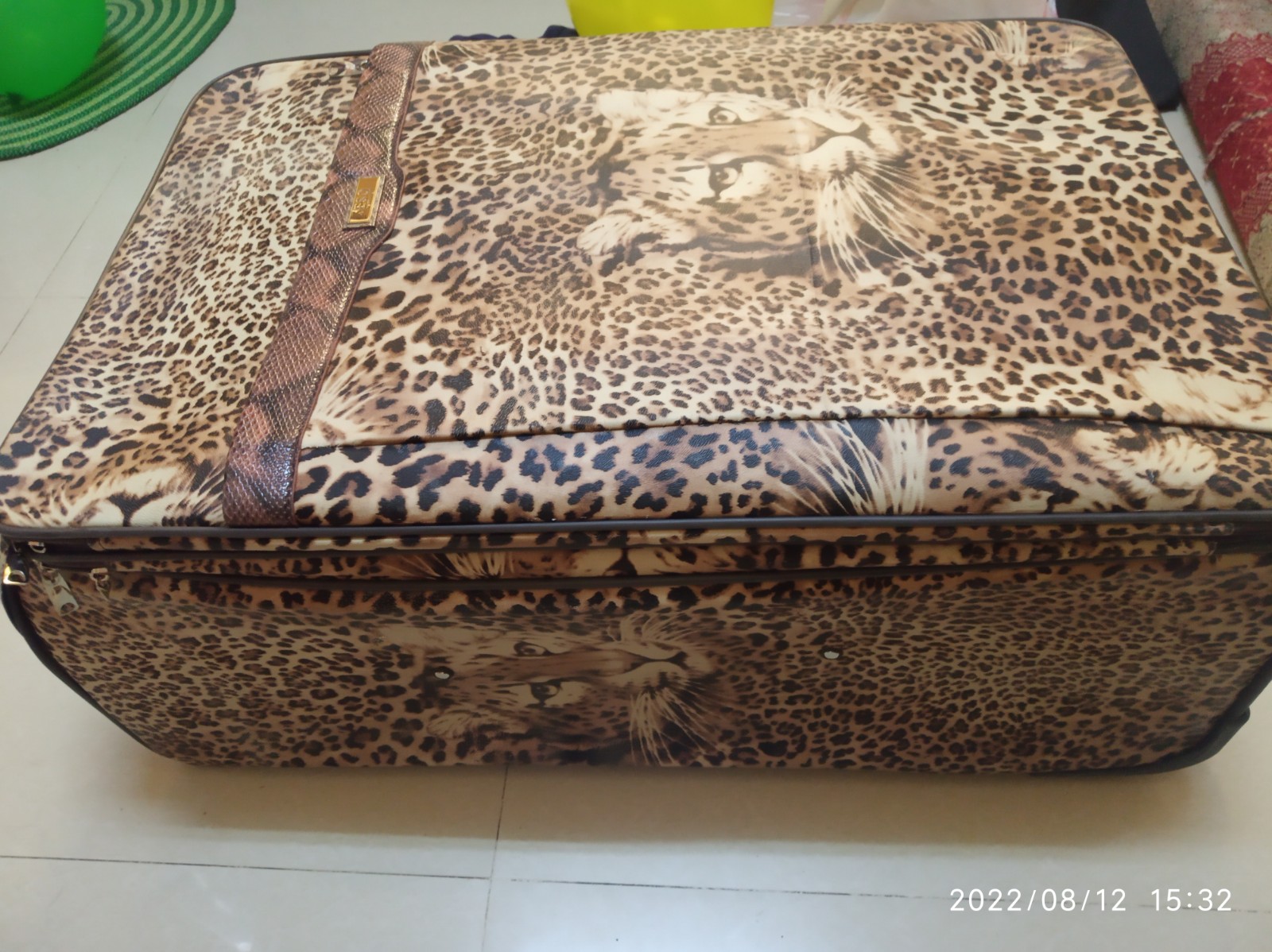 branded Lugguage Bags,Ceiling fan,dining table, - Image 10