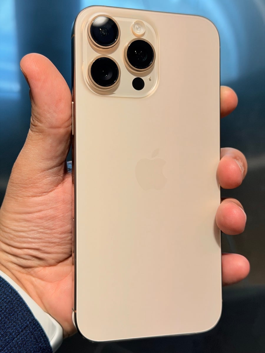 iPhone 16 pro max - Image 1
