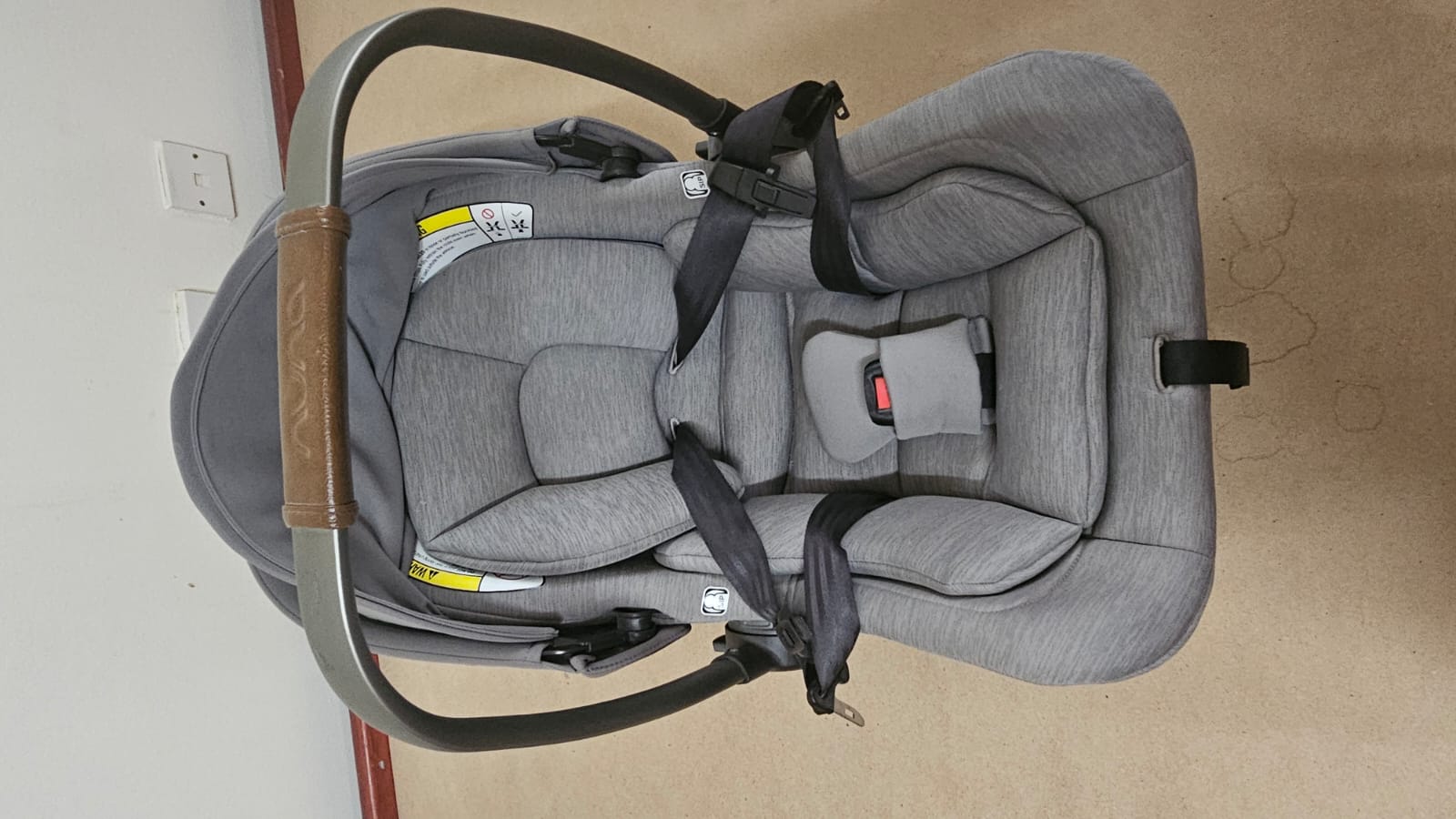 Nuna car seat in excellent condition - Image 1