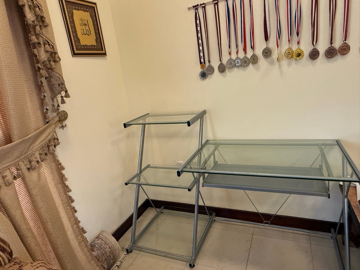 Modern IKEA computer table for sale - Image 3