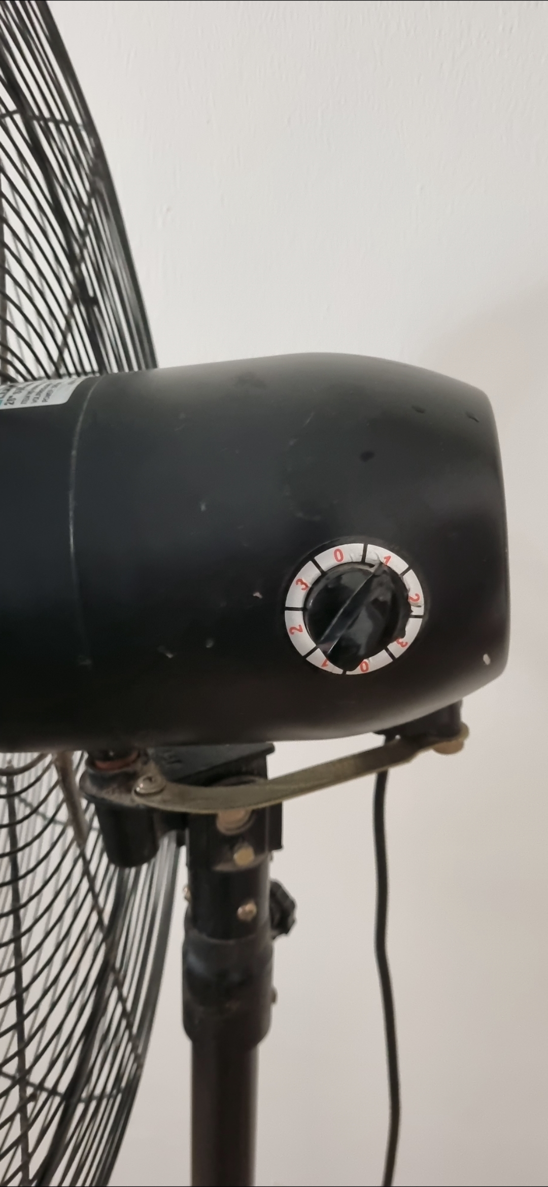 26" Heavy Duty Pedestal Fan - Image 5