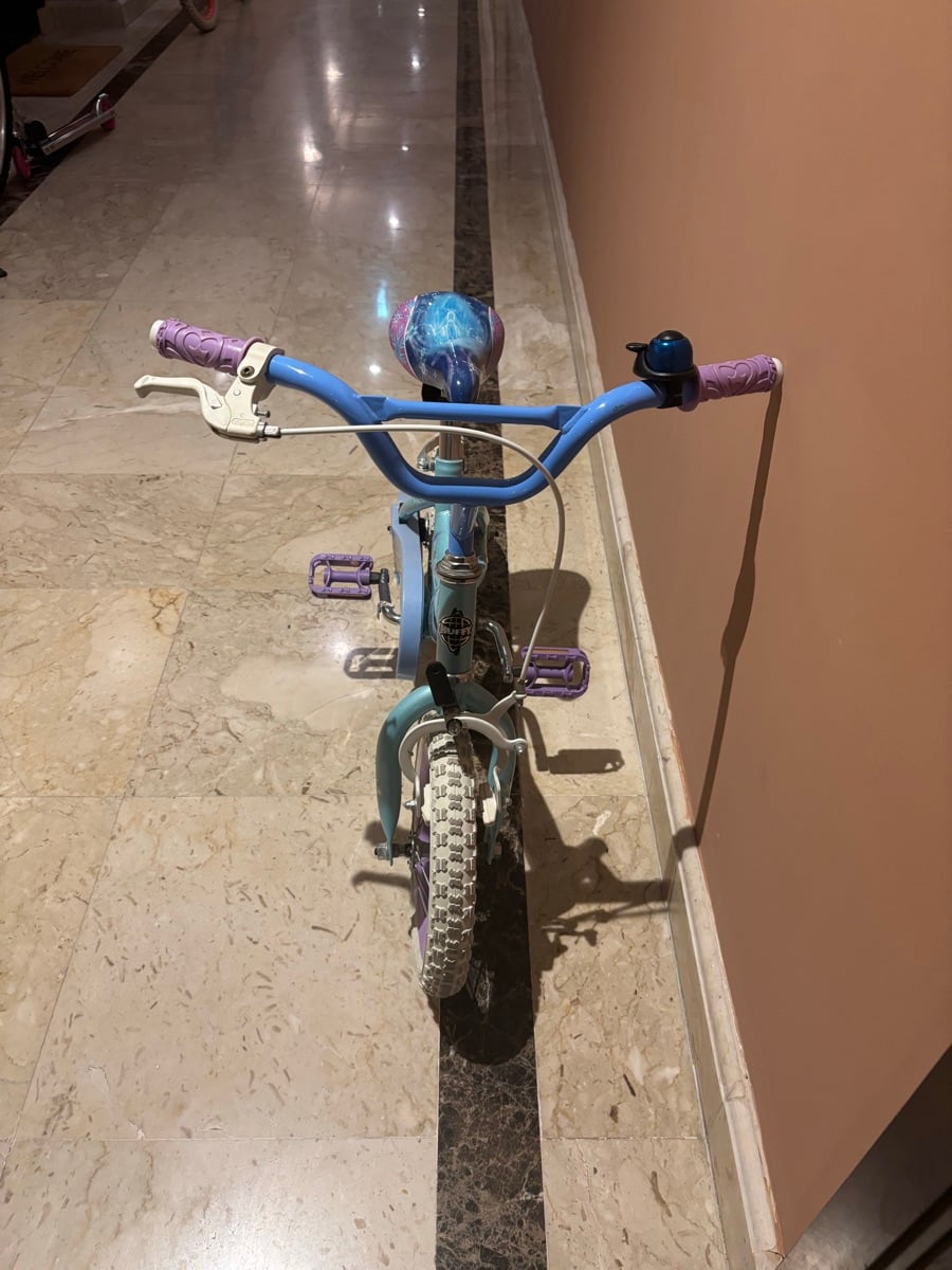 Huffy Bicycle Frozen theme (training wheels included) - Image 3