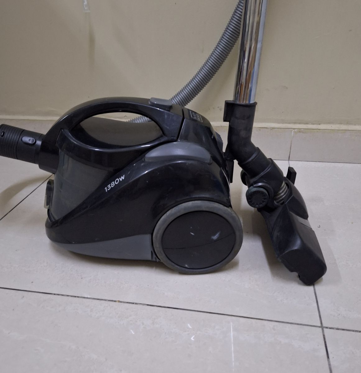 Vacuum cleaner in perfect working condition + free delivery - Image 3