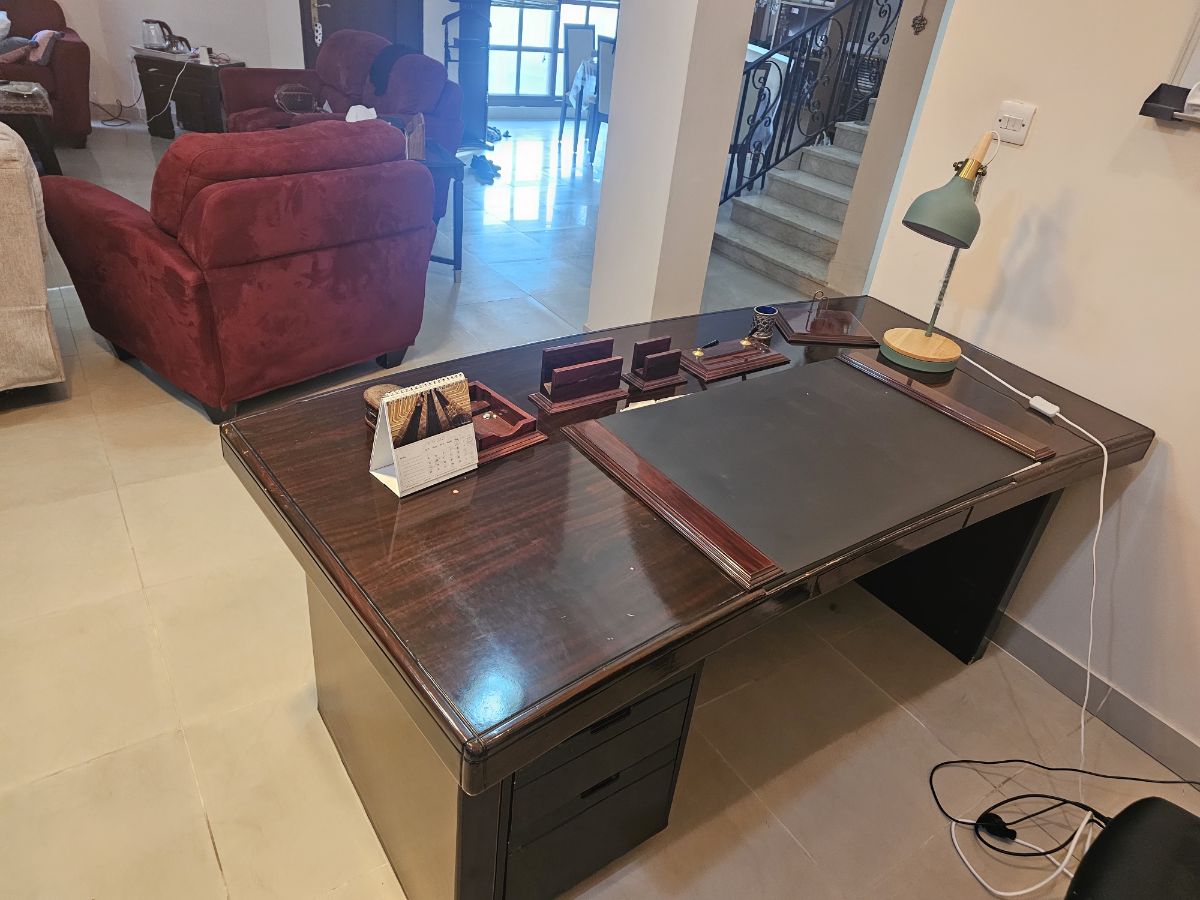 Desk in good condition - Image 3