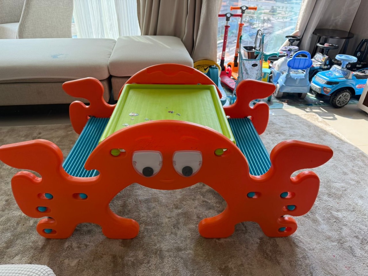 Table for kids eating, studying and playing - Image 1