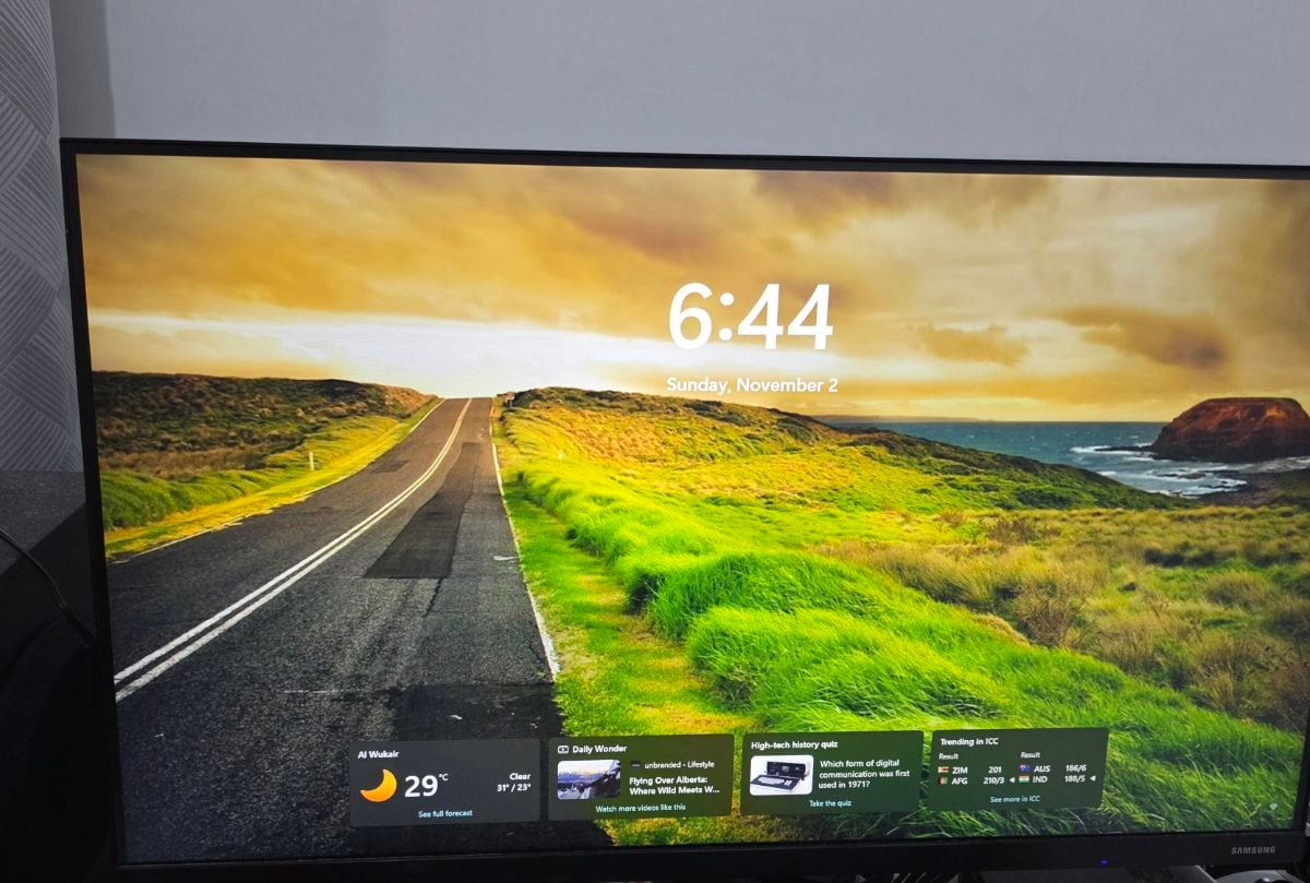 Samsung Monitor 27 inch Led - Image 1