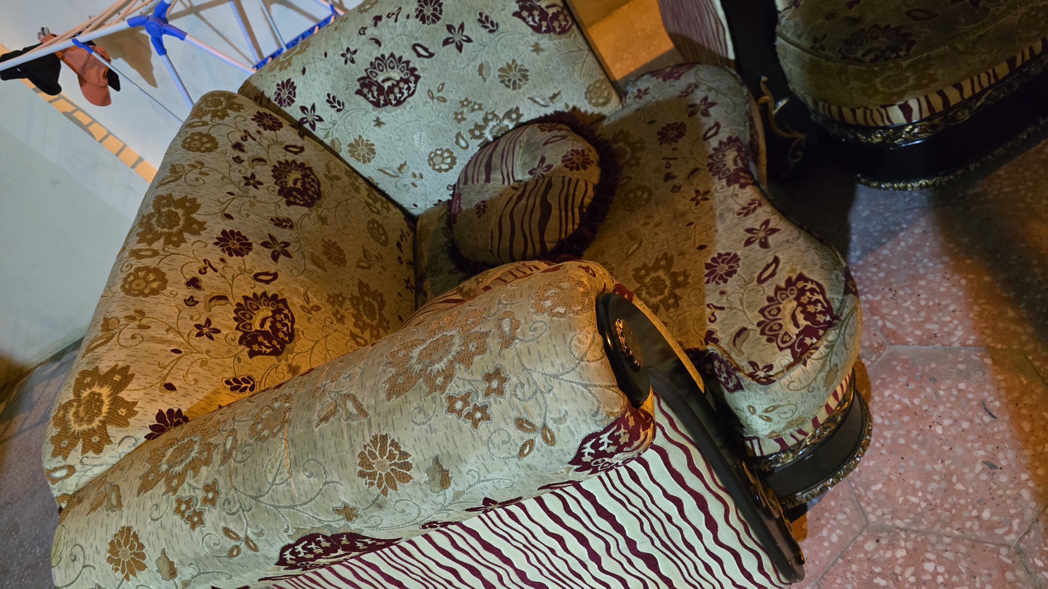 Neat and clean good 7bseater sofa for sale - Image 4