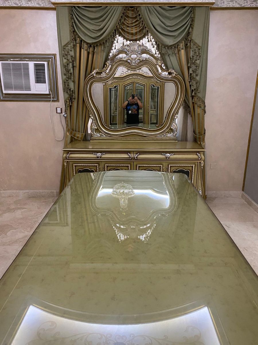 Sofas and chairs and tables - Image 3
