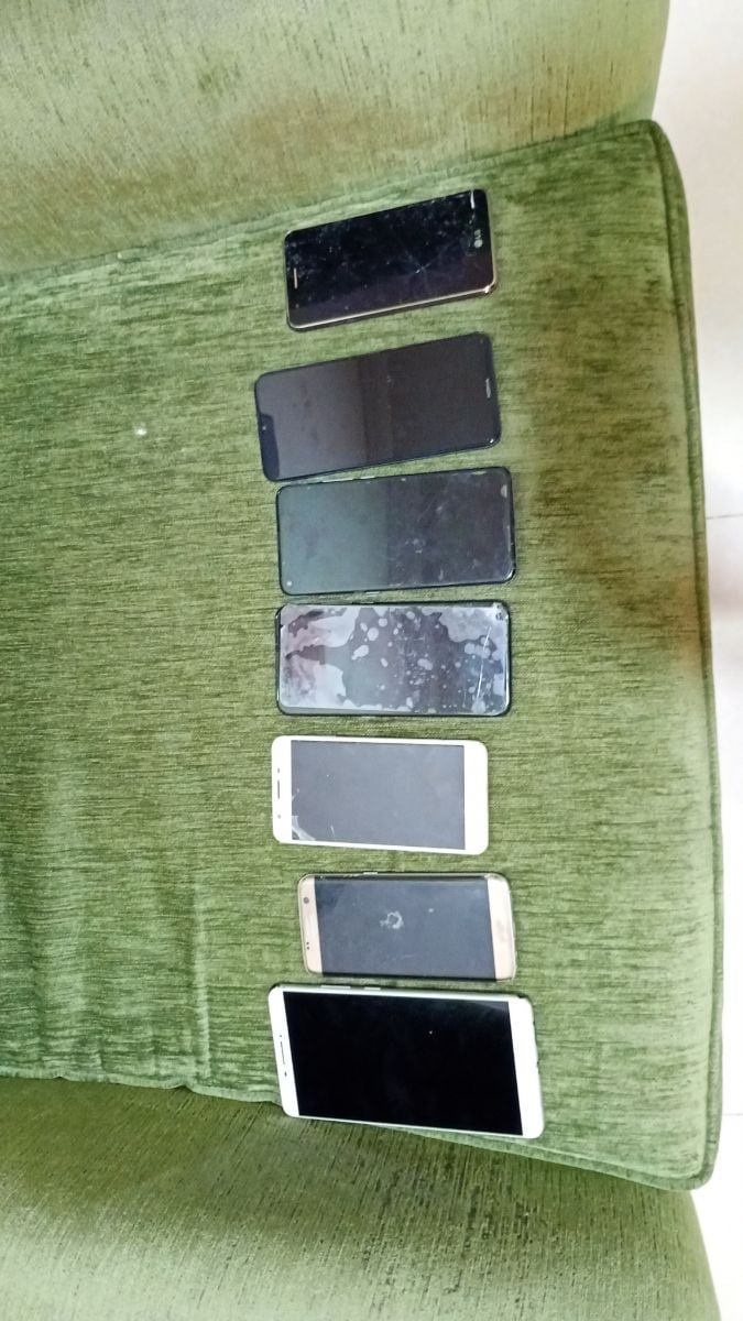 Used but not working various mobile phones for parts - Image 7