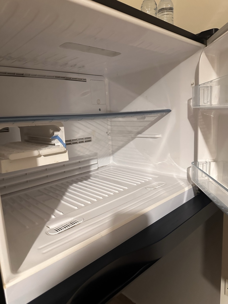 TOSHIBA blue tempered glass refrigerator 600litres - Image 2
