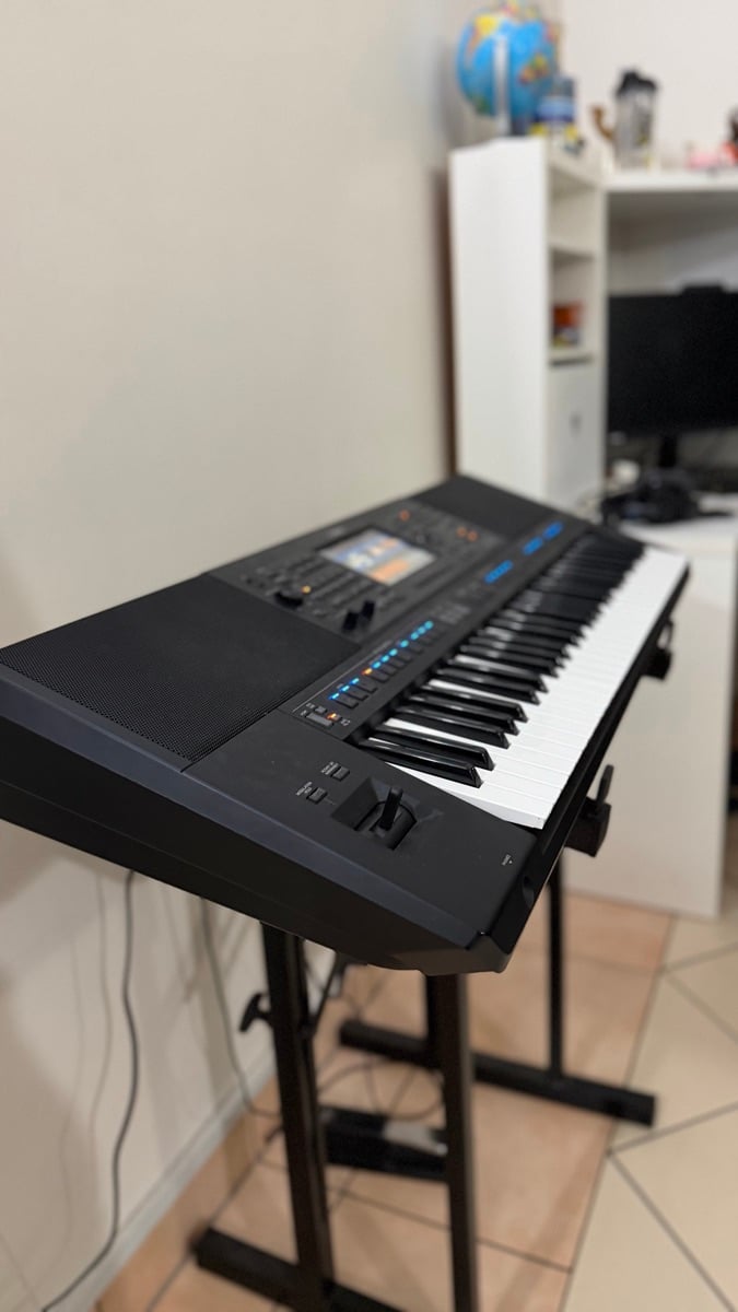 YAMAHA PSR-SX900 (Bag, Keyboard stand, Sustain pedal included) - Image 1