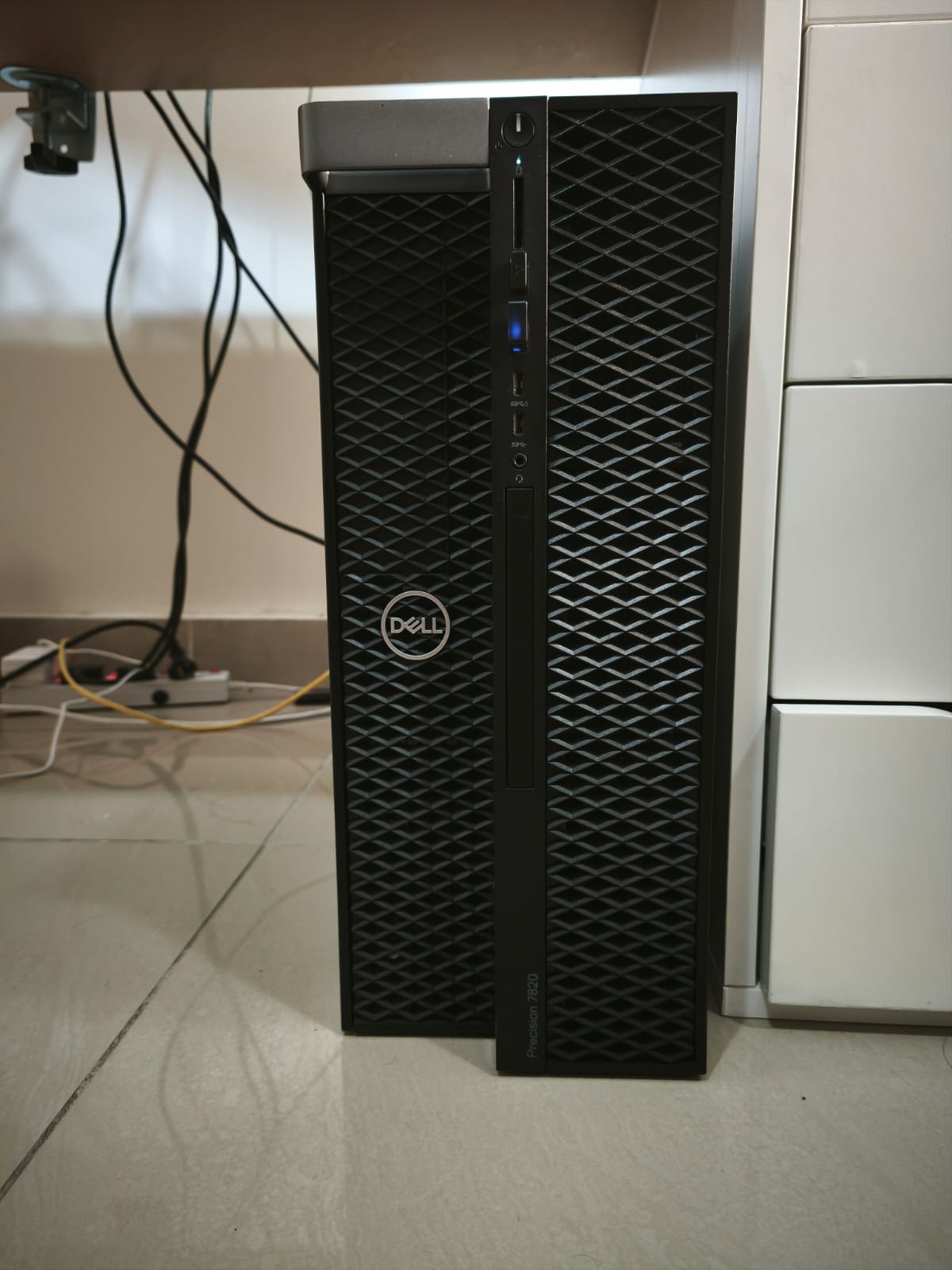 Moving Sale !! Dell Precision 7820 + Monitor + Table + Chair Complete - Image 2