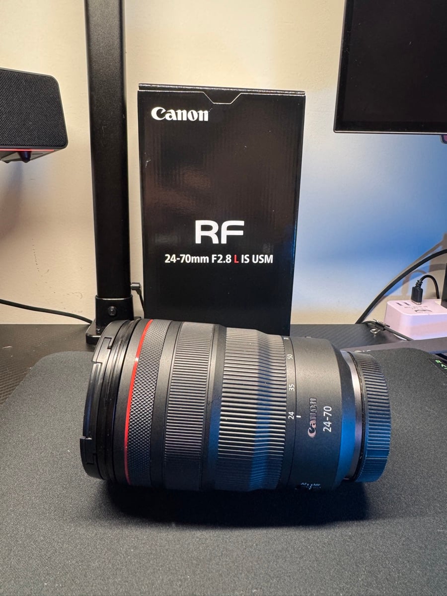 Canon lens, excellent condition like new, 0 scraches - Image 1