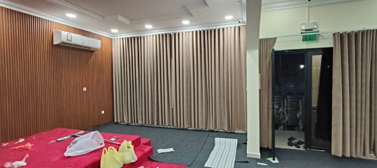 Curtain - Image 1
