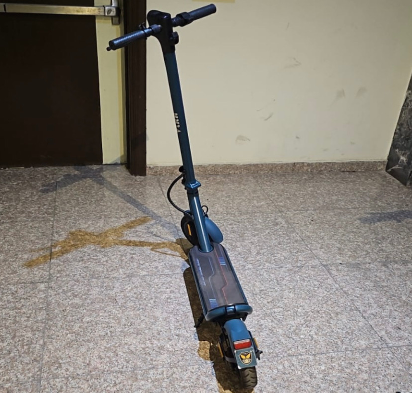 VLRA Electric Scooter - Image 2
