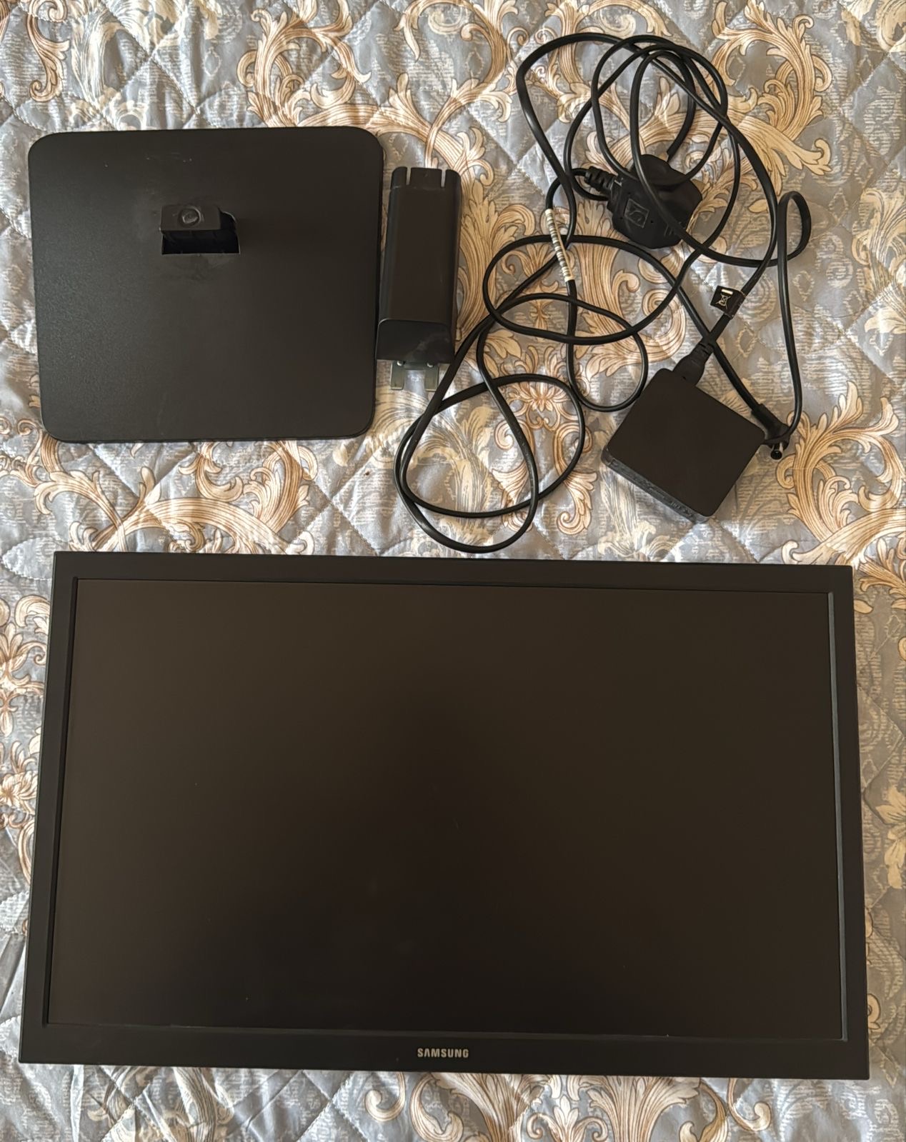 Samsung monitor in mint condition - Image 1