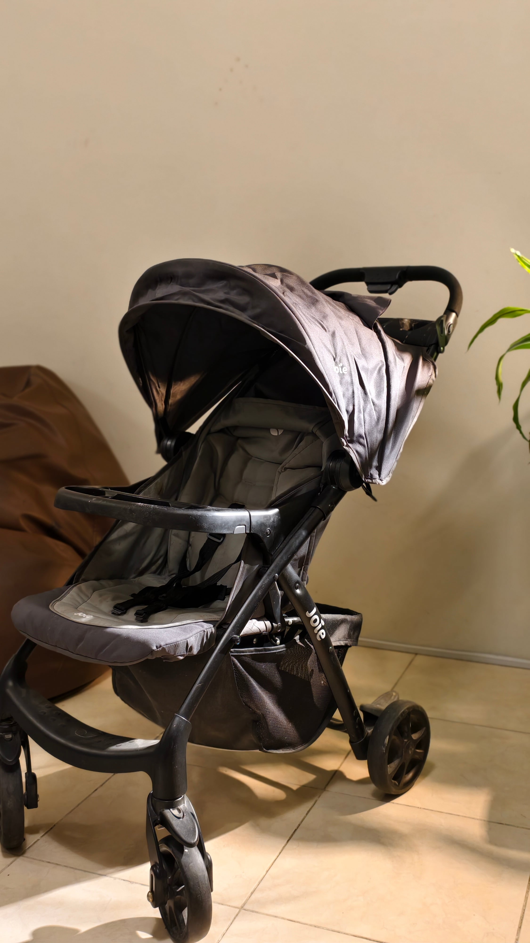 Joie baby stroller with car seat for sale - Image 4