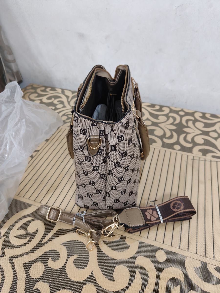 Brand New Stylish Women's Shoulder and Handbag - Large Capacity - Pickup from Al-Wukair - Image 4