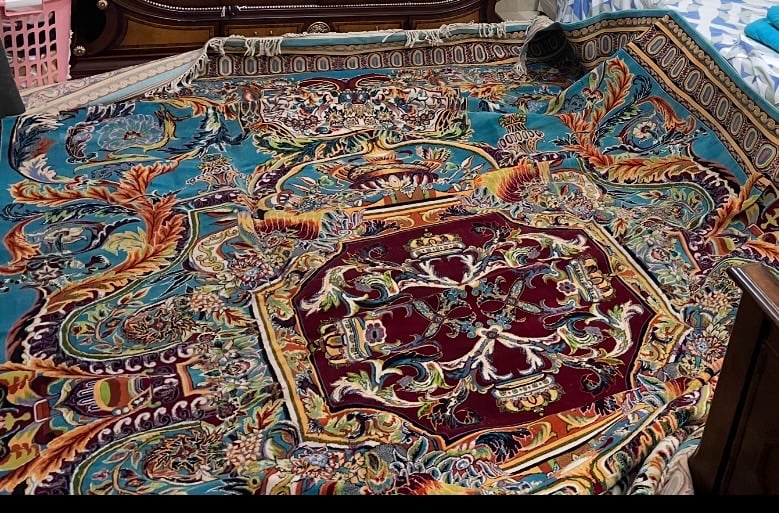 Big size Carpet for Sale- less used - Image 1