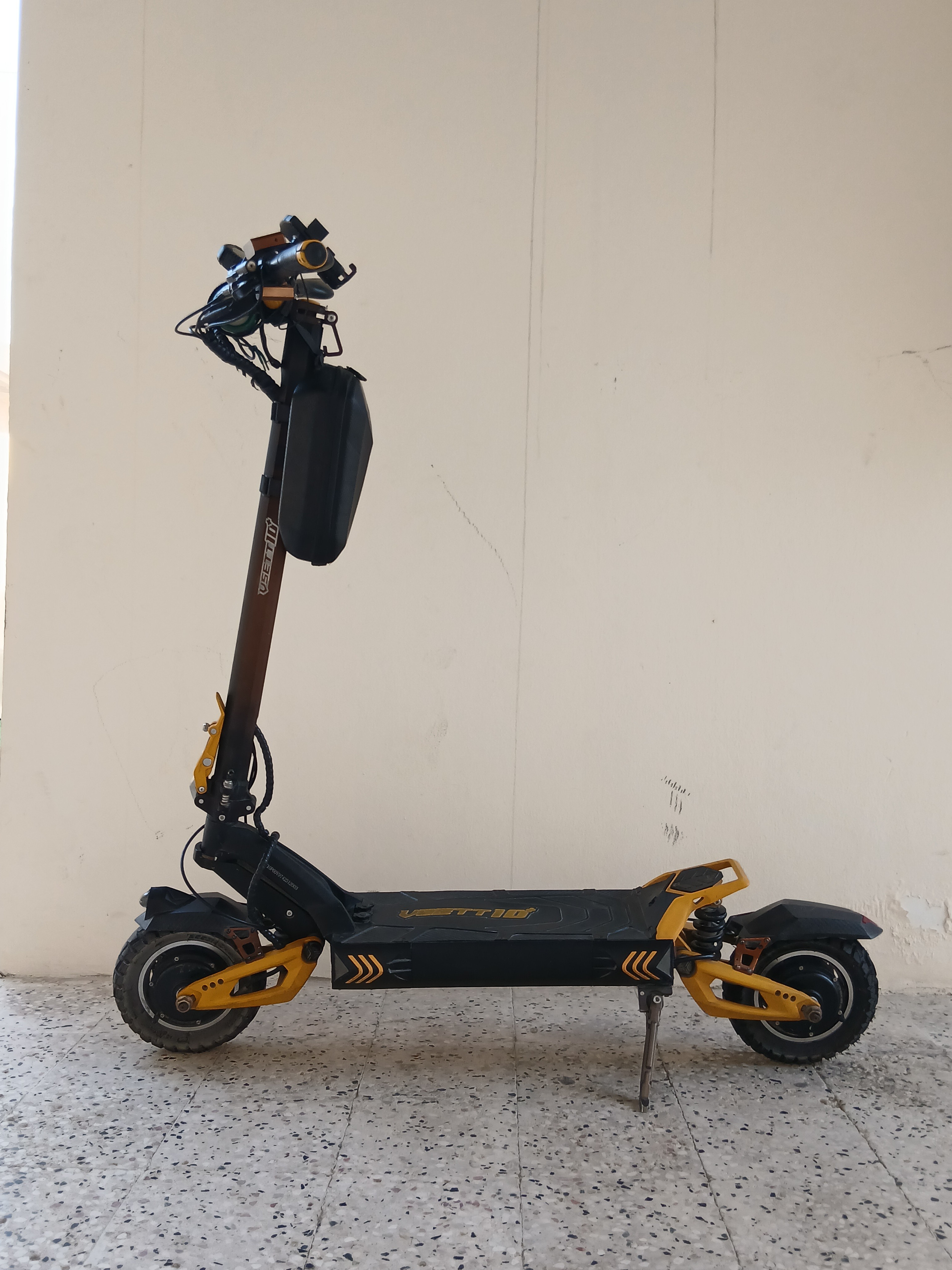 Vsett 10+ E scooter - Image 2