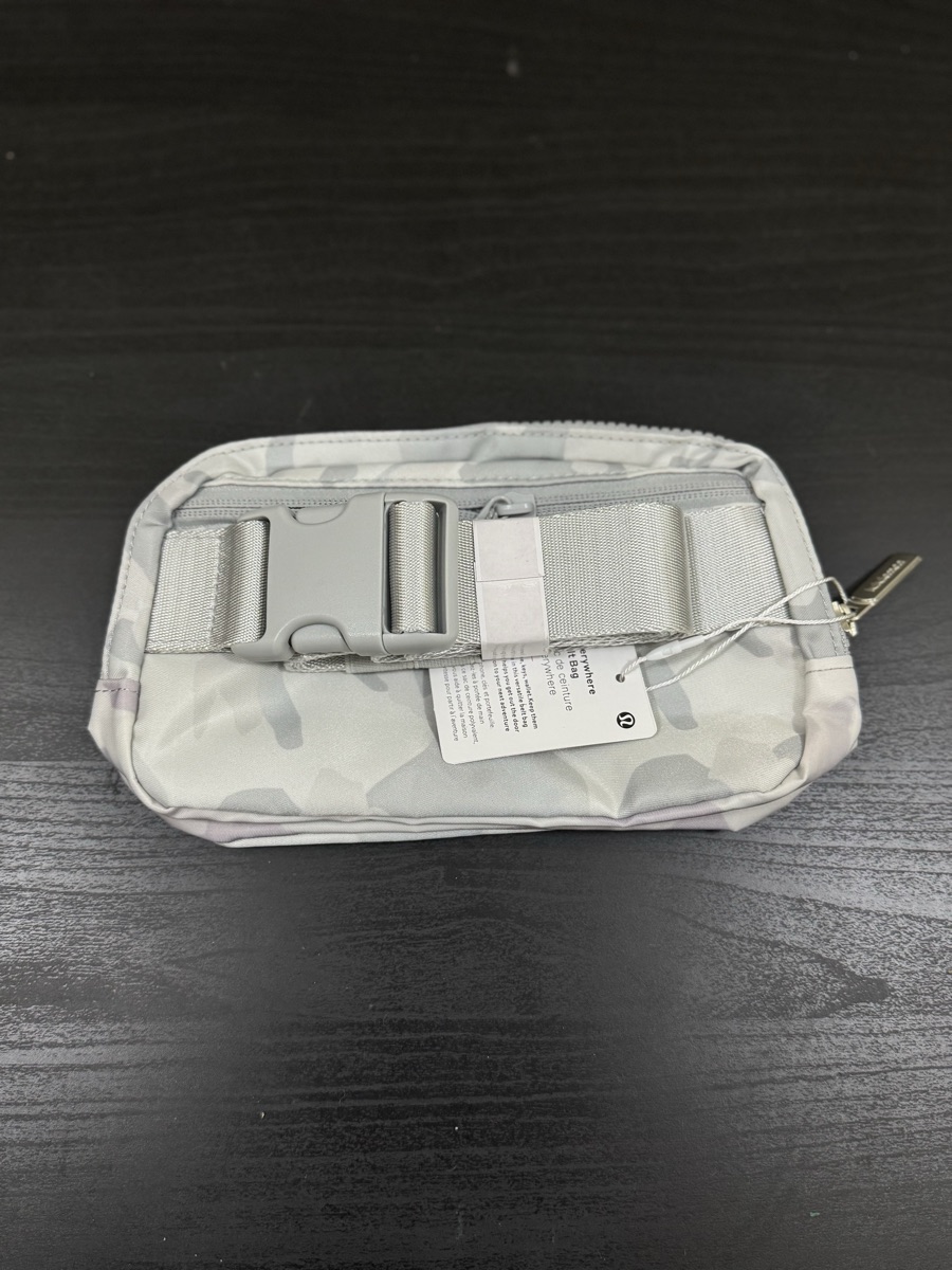 Lululemon Everywhere Beltbag - Image 2