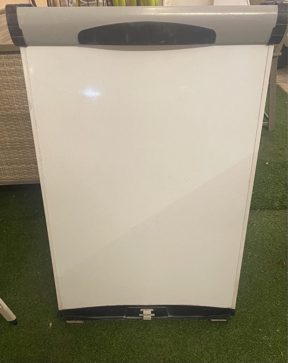 White board - Image 2