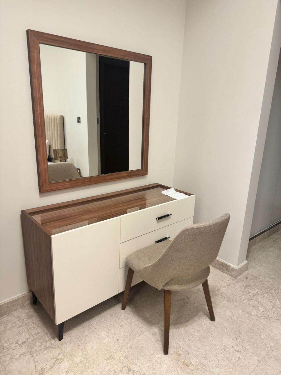 Qatar Airways furniture available - Image 16
