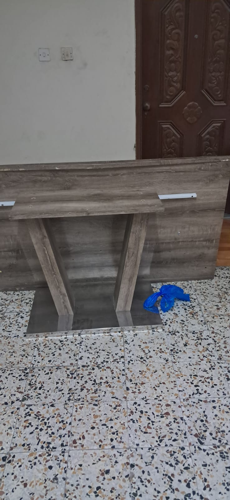 Dining table - Image 2