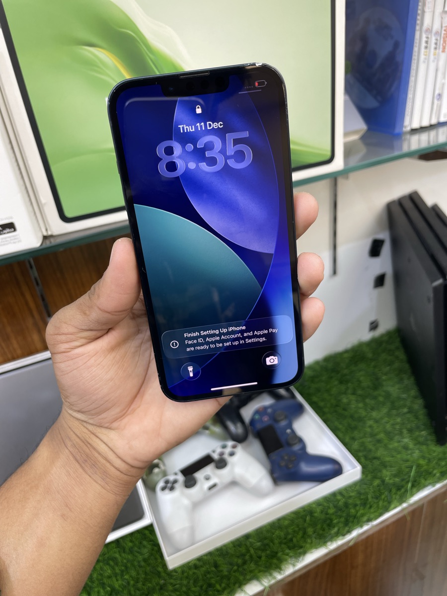 I phone 13 - Image 4