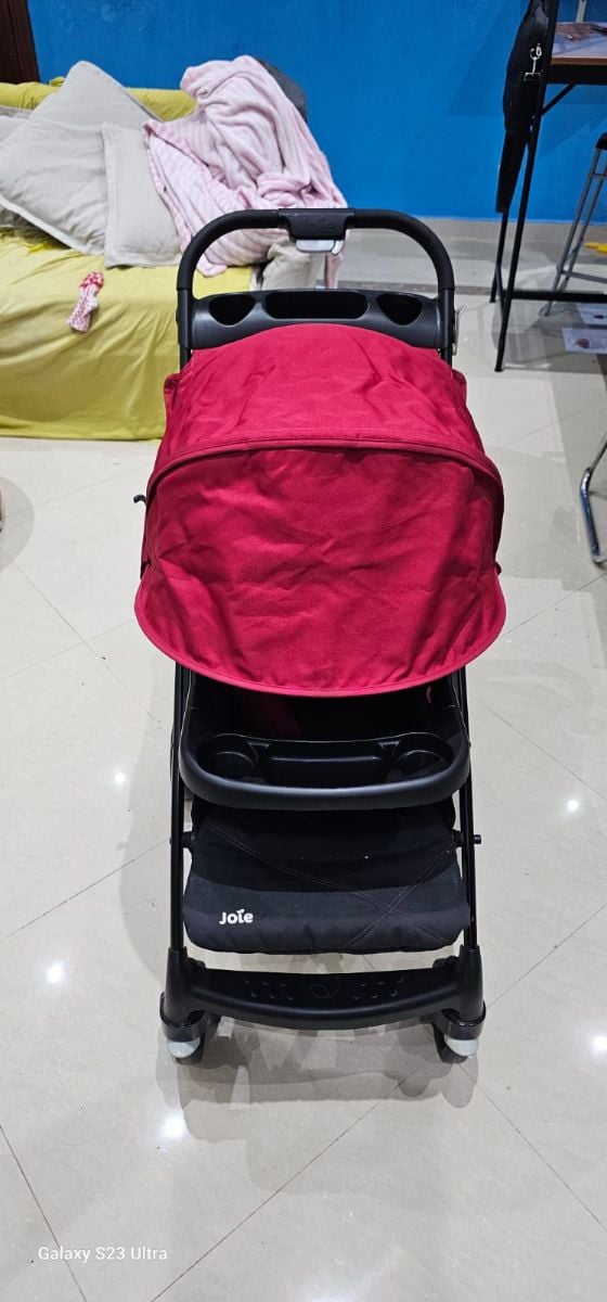 Jole brand stroller - Image 4