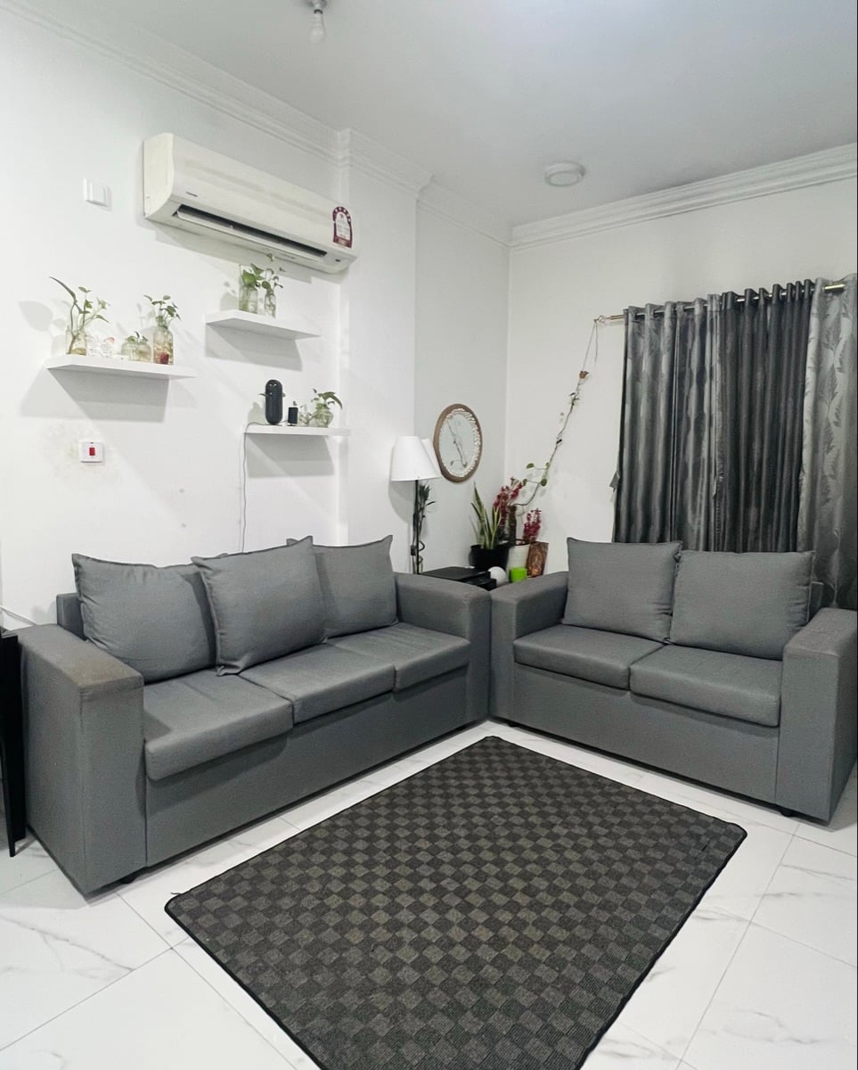 5 seater sofa for sale - Image 2