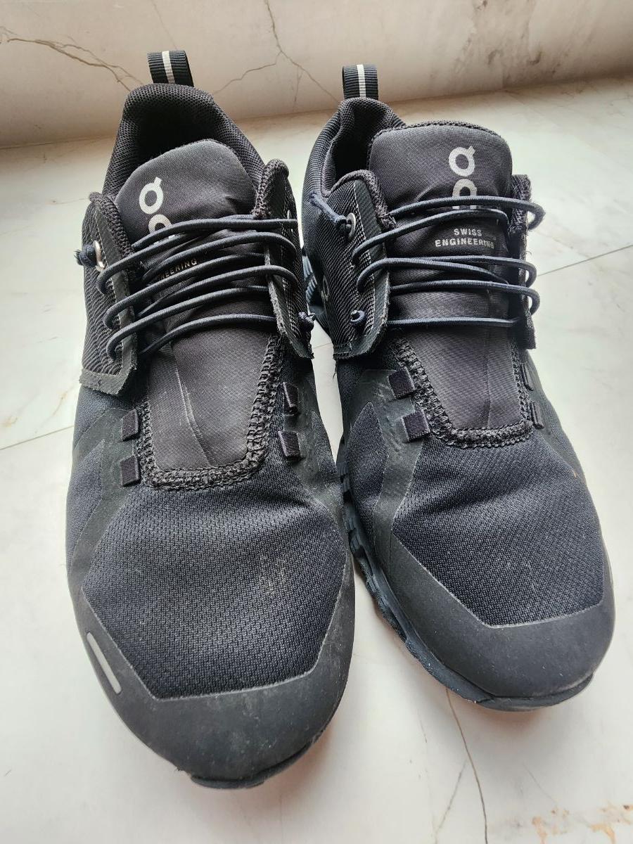 "On" boys trainers in good condition 450 QR - Image 7