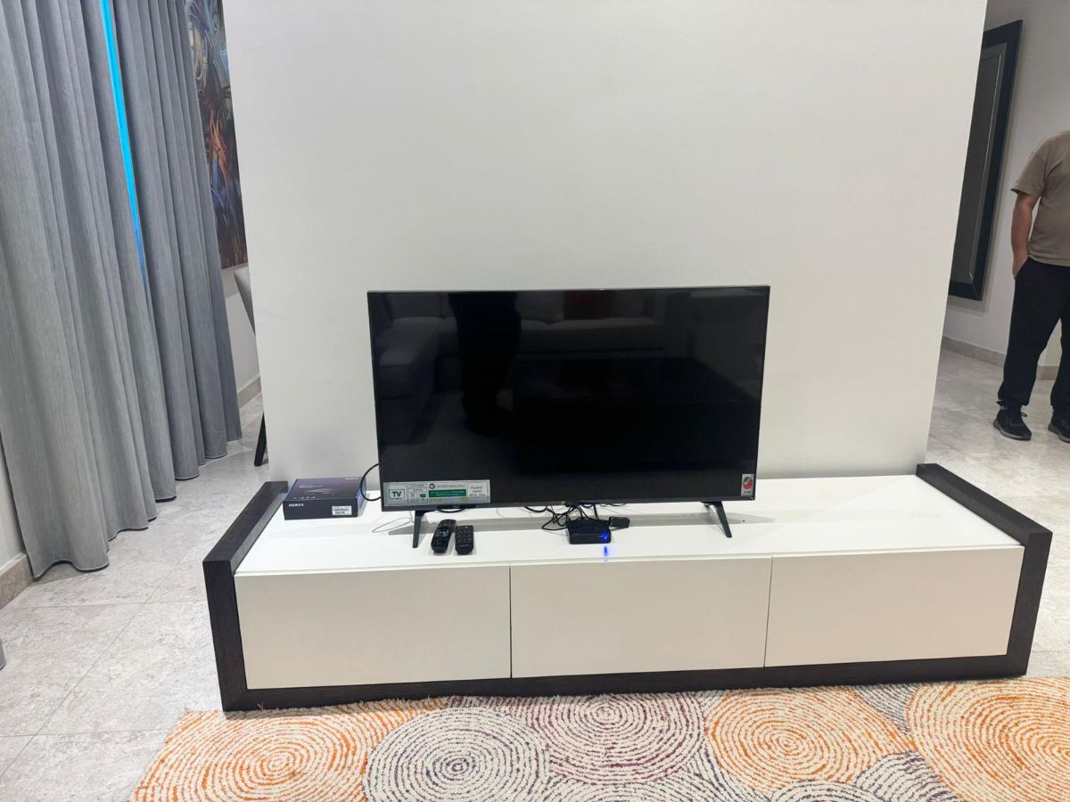 Qatar Airways furniture available - Image 13