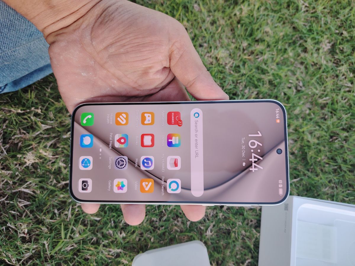 Huawei pura 70 12ram 256rom - Image 6