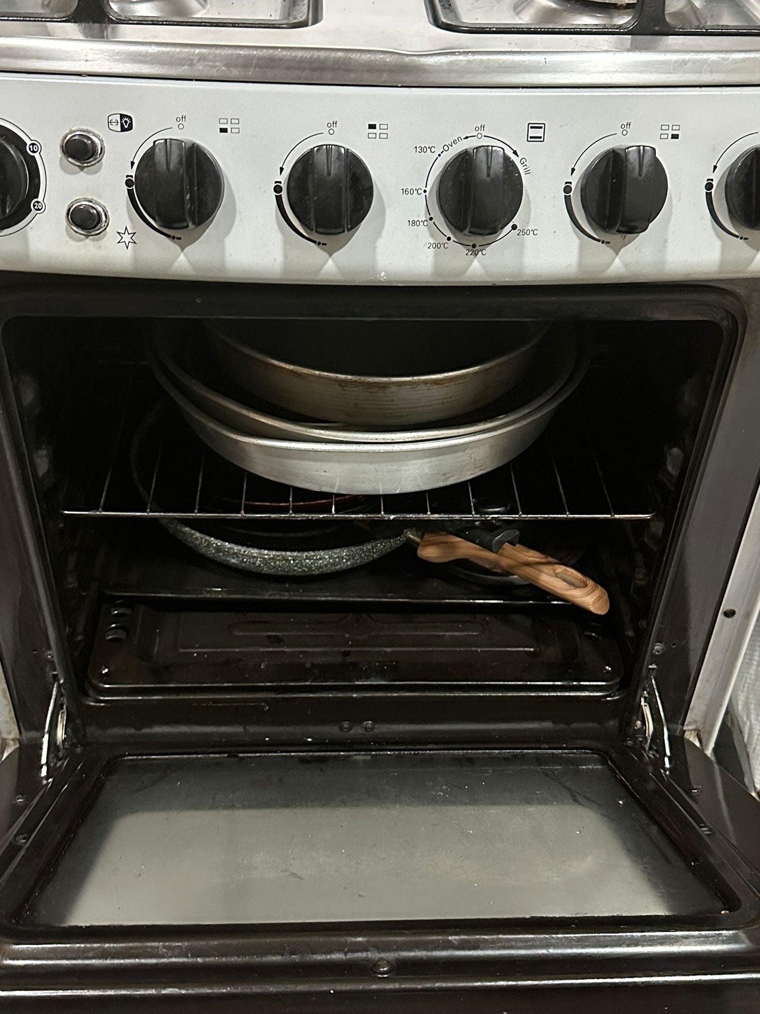 ثلاجة وفرن غاز منزلي بحالة ممتازة | LG Refrigerator & Supra Gas Oven - Image 4