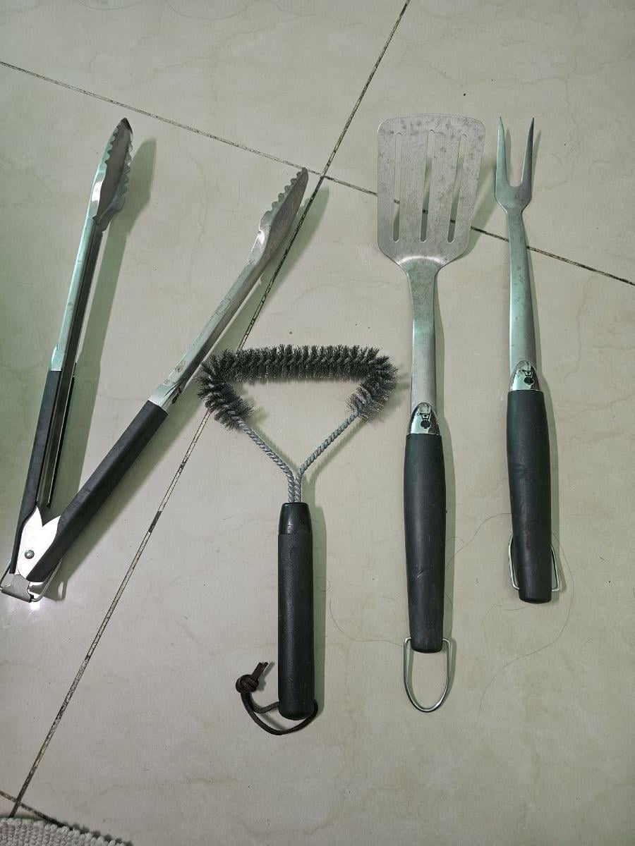 Big bbq +delivery +tools - Image 2