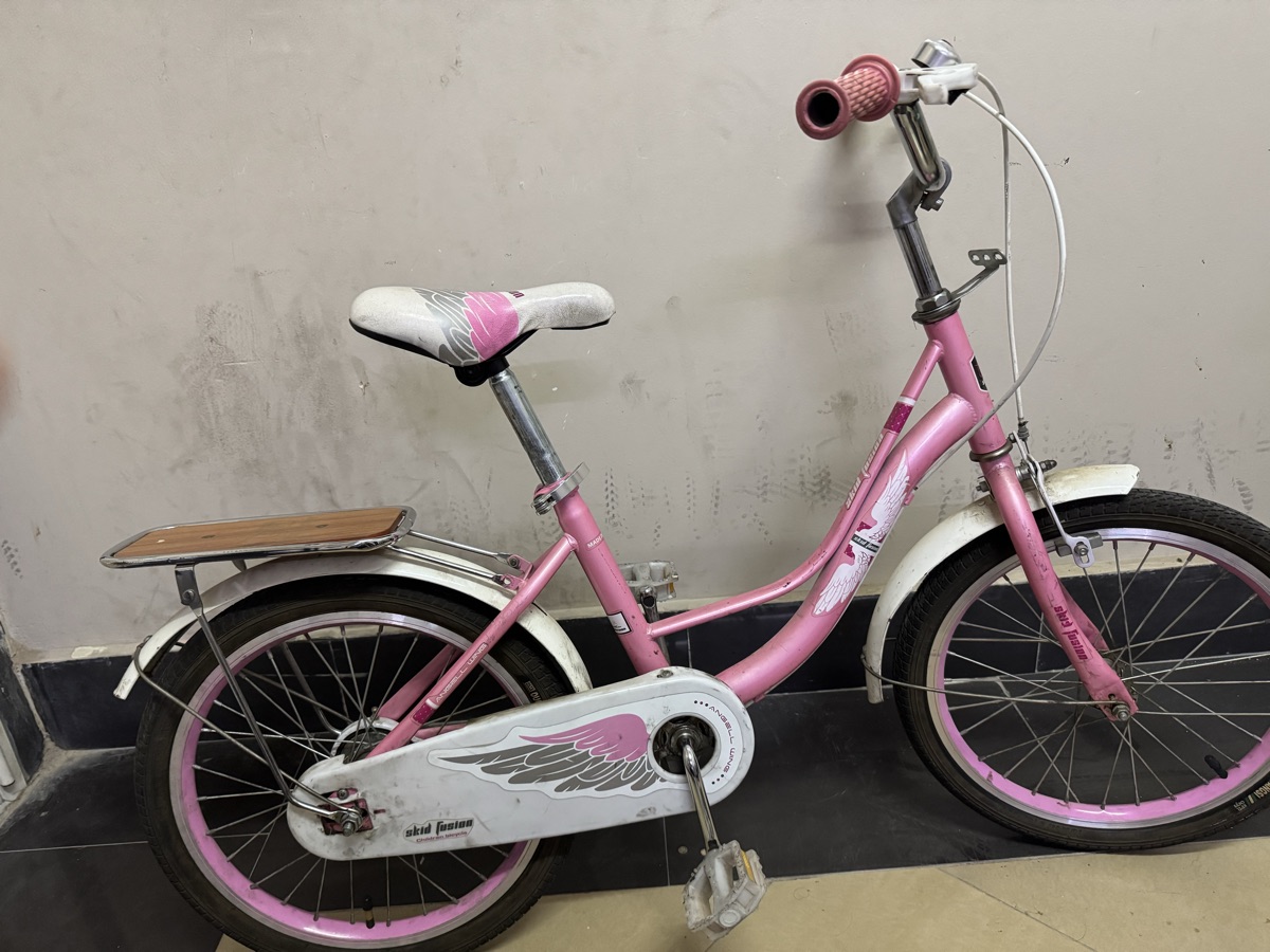 Kids bi cycle for girls age 5 to 9 - Image 1