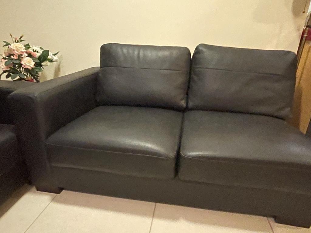Sofa Set complete with Chaise - Image 2