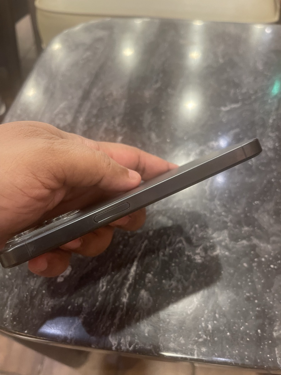 I phone 15 pro titanium black,256 GB, - Image 8
