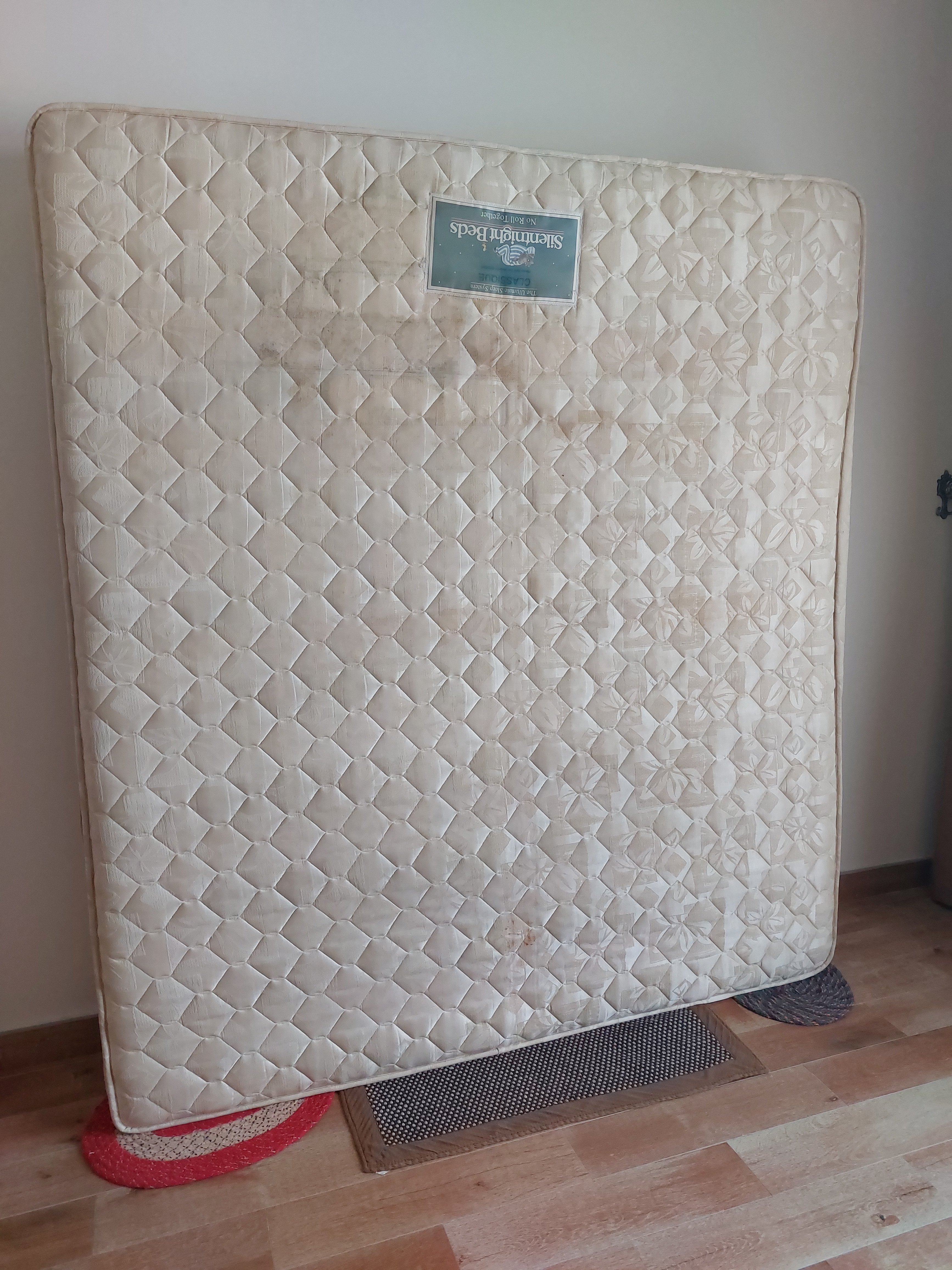 King Mattress, Center Tipoi Excellent condition - Image 1